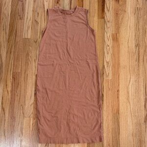 Sleeveless Tan Everlane weekend midi Dress side slit size xs, excellent shape